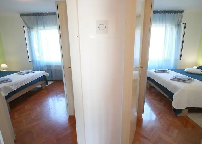 Agnese 아파트 로비니